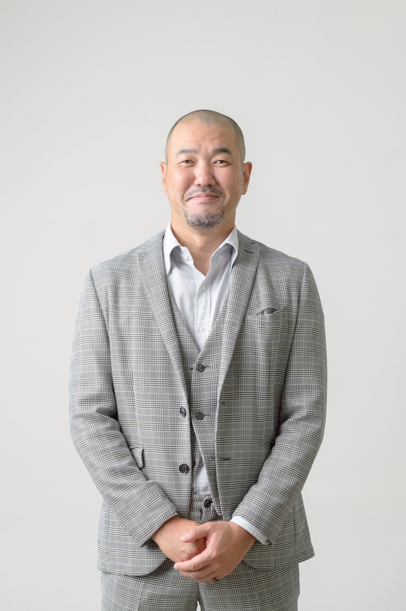 原田良太の顔写真（スーツ姿）